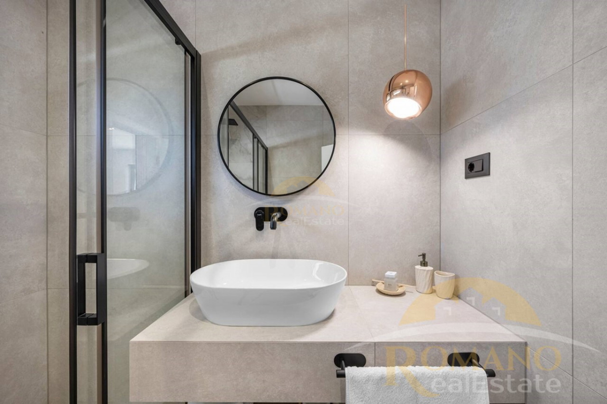 Moderna dvojna vila z infinity bazenom in panoramskim razgledom – Seget Gornji